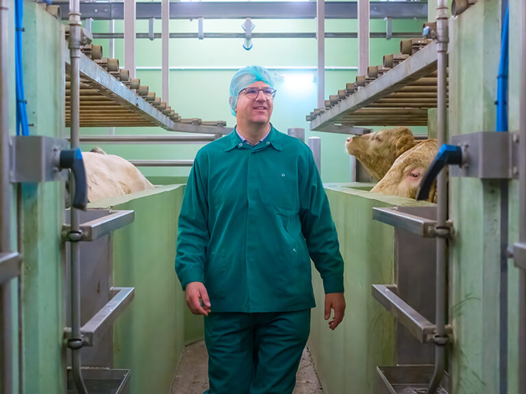 Techniker im Kühlraum
